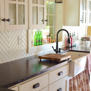 Herringbone-Backsplash